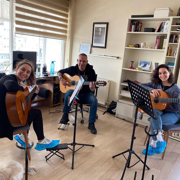 Klasik, Flamenco ve Elektro Gitar Eğitimi